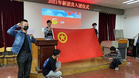 团旗下宣誓.jpg